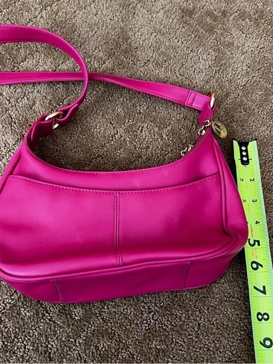 Etienne Aigner small pink leather  shoulder bag with gold hardware - Picture 4 of 7